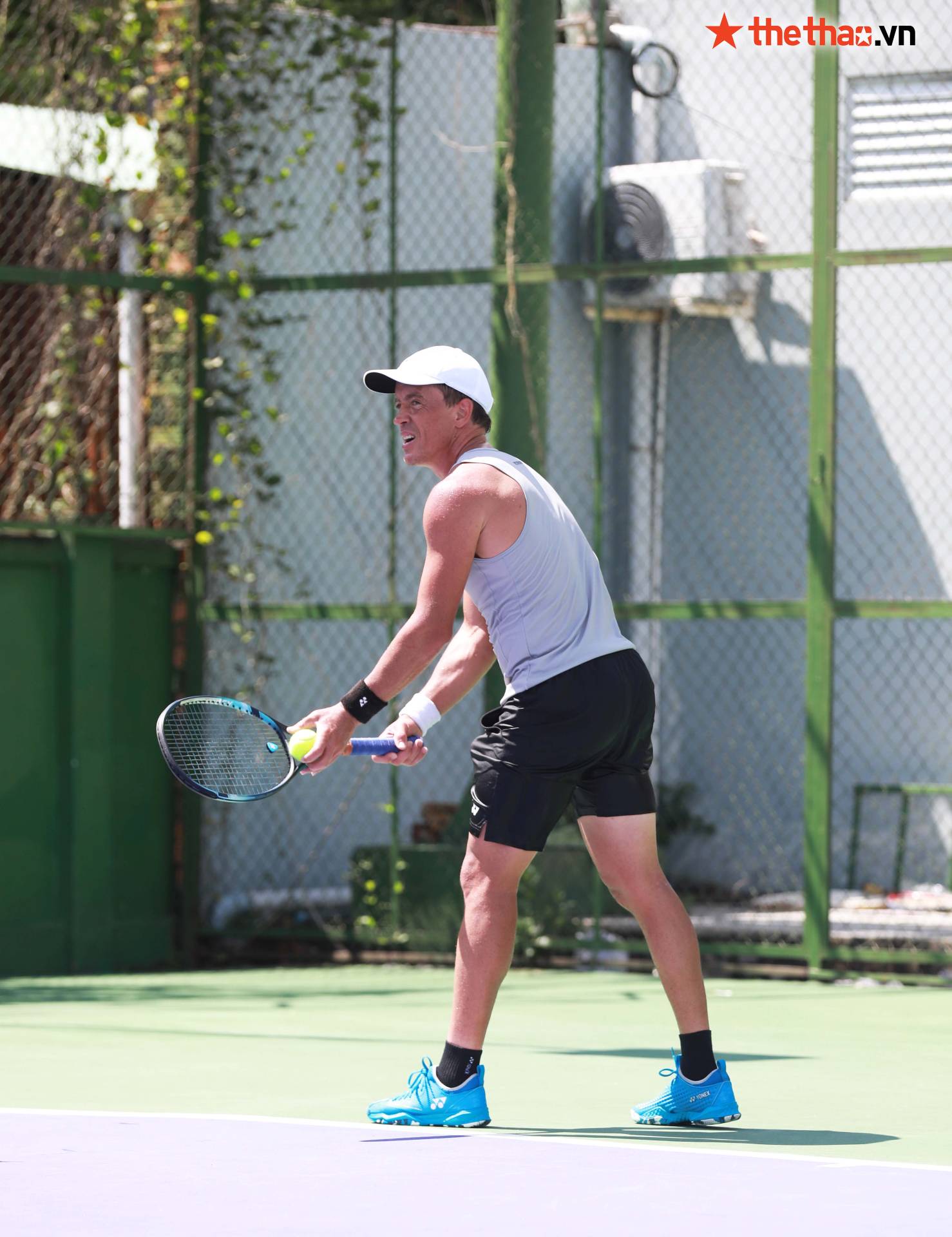 M25 Tây Ninh: Tay vợt New Zealand tập giữa trưa nắng, khoe cơ bắp cuồn cuộn ở tuổi 35 - Ảnh 9