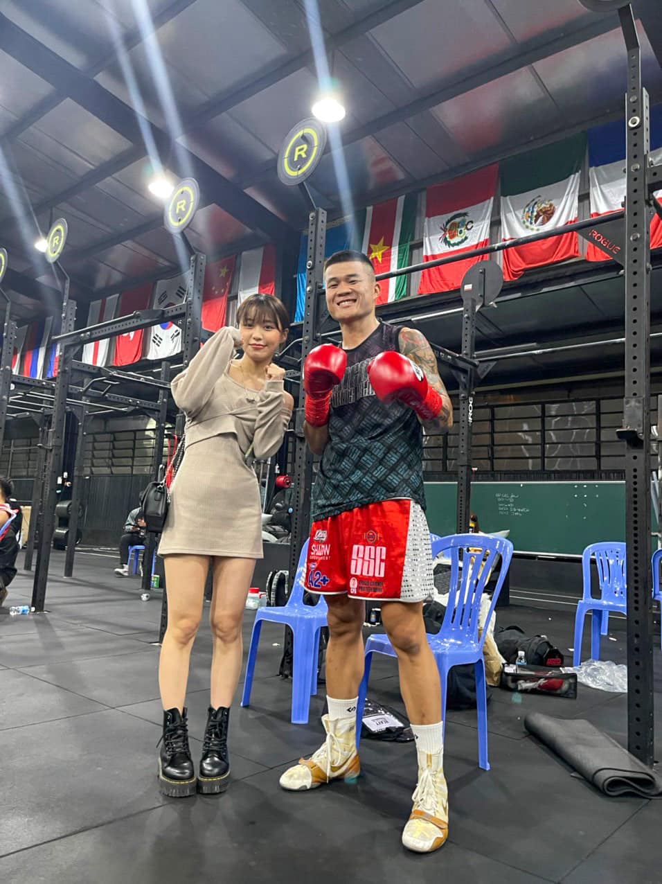 Han Sara, Linh Ka 'đổ bộ' đến sự kiện Boxing Lead The Beginning - Ảnh 14