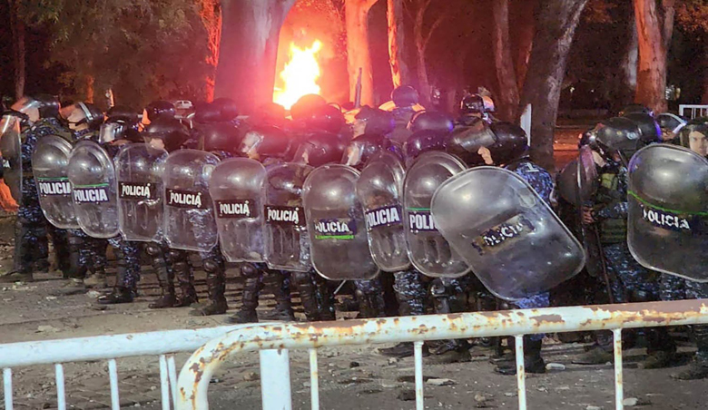 Bạo loạn ở sân bóng Argentina, 1 cổ động viên thiệt mạng - Ảnh 2
