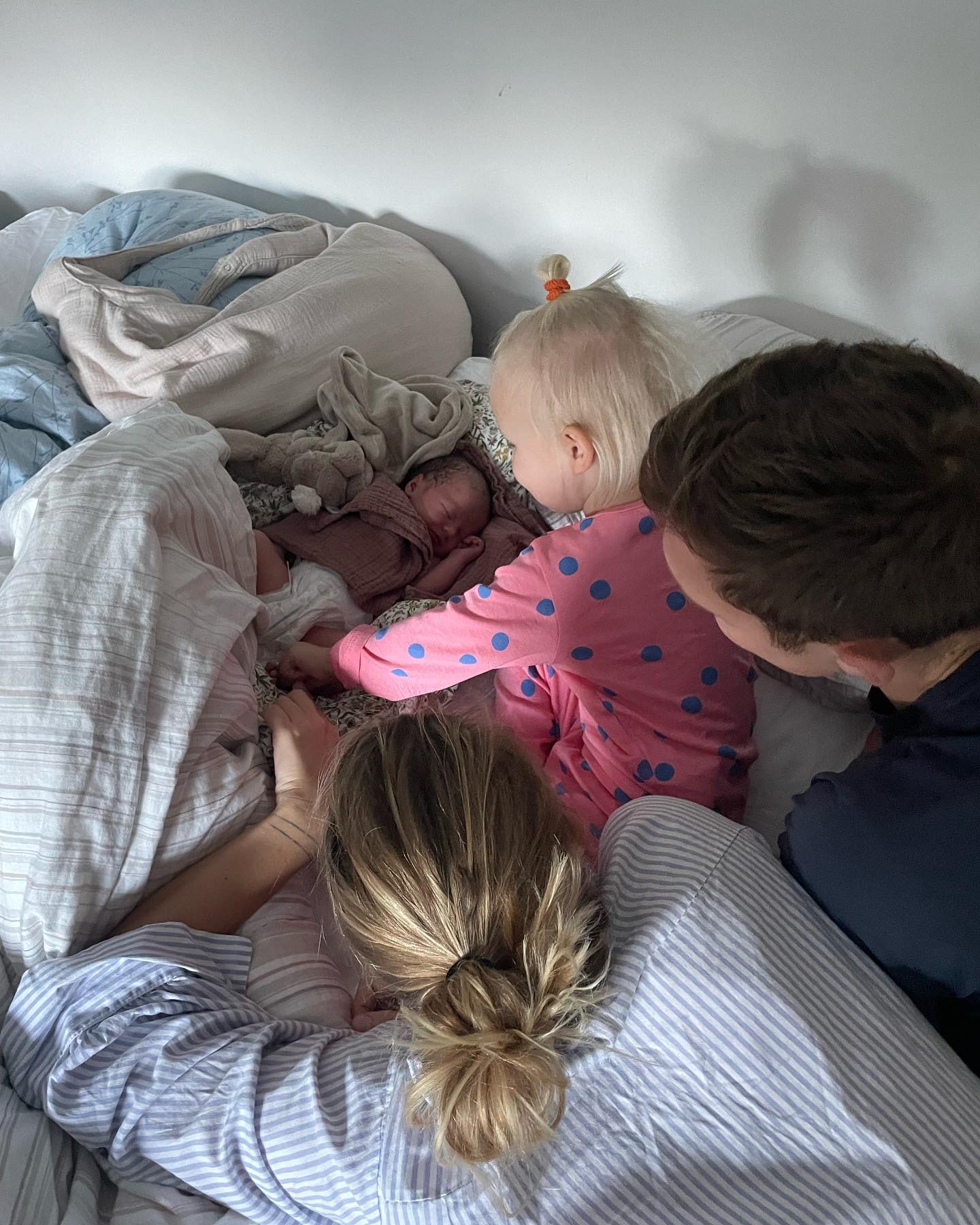Axelsen đón con gái chào đời trước giải cầu lông Đan Mạch Mở rộng - Ảnh 2