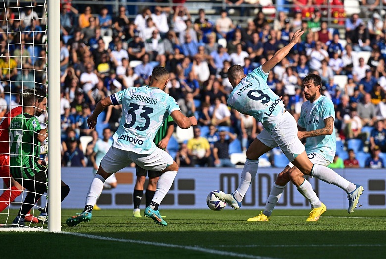 Dzeko chạm mốc 100 bàn ở Serie A, Inter Milan thắng nhọc trước màn tái đấu Barcelona - Ảnh 1