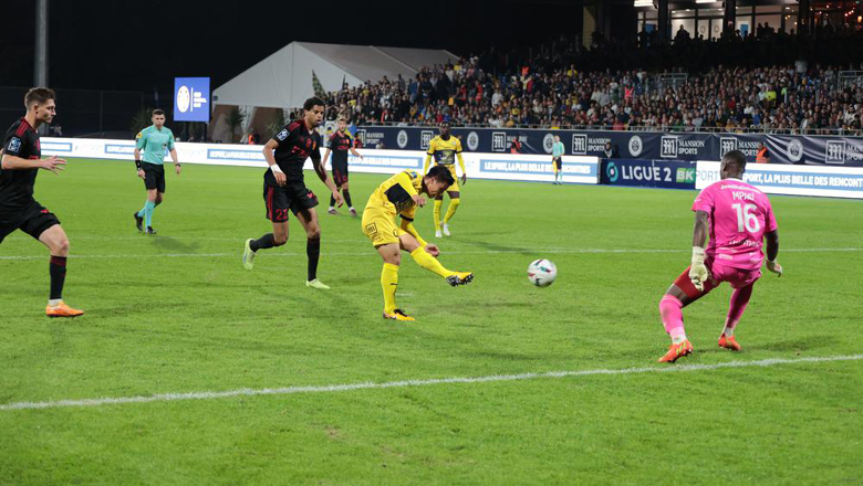 VIDEO Quang Hải ghi bàn đầu tiên cho Pau FC tại Ligue 2 - Ảnh 1