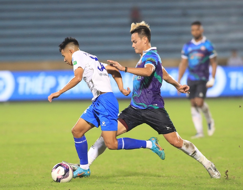 Danh sách cầu thủ bị treo giò vòng 19 V.League 2022: Nam Định mất 2 người - Ảnh 2