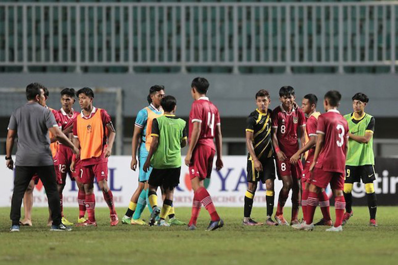 HLV U17 Indonesia thừa nhận sai lầm khiến đội nhà mất vé dự VCK châu Á - Ảnh 1