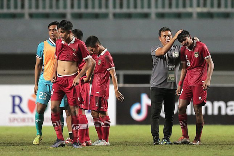 HLV U17 Indonesia thừa nhận sai lầm khiến đội nhà mất vé dự VCK châu Á - Ảnh 2