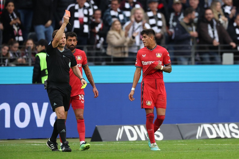 HLV Xabi Alonso thảm bại 1-5 trong trận thứ 2 dẫn dắt Bayer Leverkusen ở Bundesliga - Ảnh 1