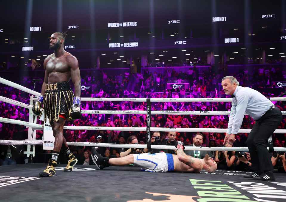 Deontay Wilder bật khóc vì sợ mình đấm nứt sọ Robert Helenius - Ảnh 3