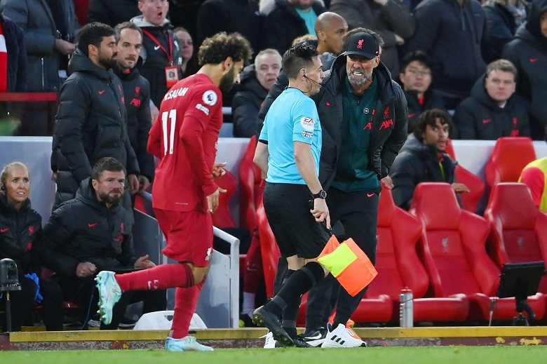 HLV Klopp nhận thẻ đỏ vì ‘bật’ trọng tài ở trận Liverpool thắng Man City - Ảnh 1