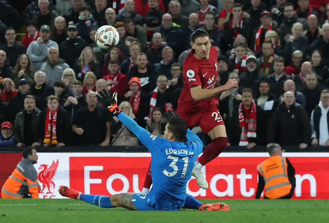 Kết quả Liverpool vs Man City: VAR nói không với Pep, Salah nổ súng - Ảnh 1