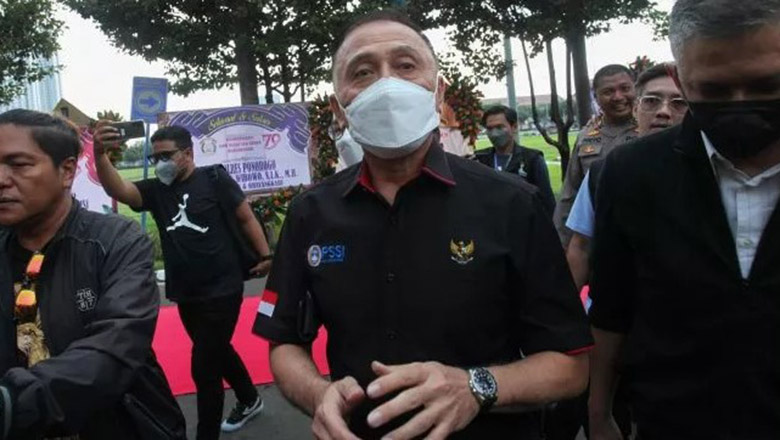 Cảnh sát điều tra Chủ tịch Liên đoàn bóng đá Indonesia sau thảm kịch Kanjuruhan - Ảnh 1
