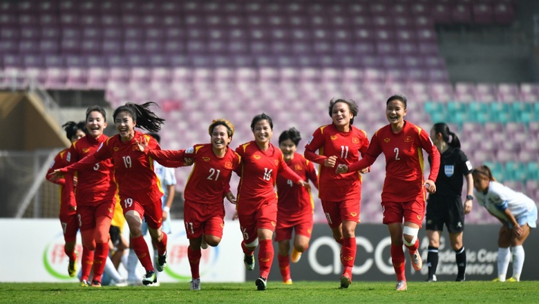 HLV Mai Đức Chung có mặt tại New Zealand, tham dự lễ bốc thăm World Cup nữ 2023 - Ảnh 2