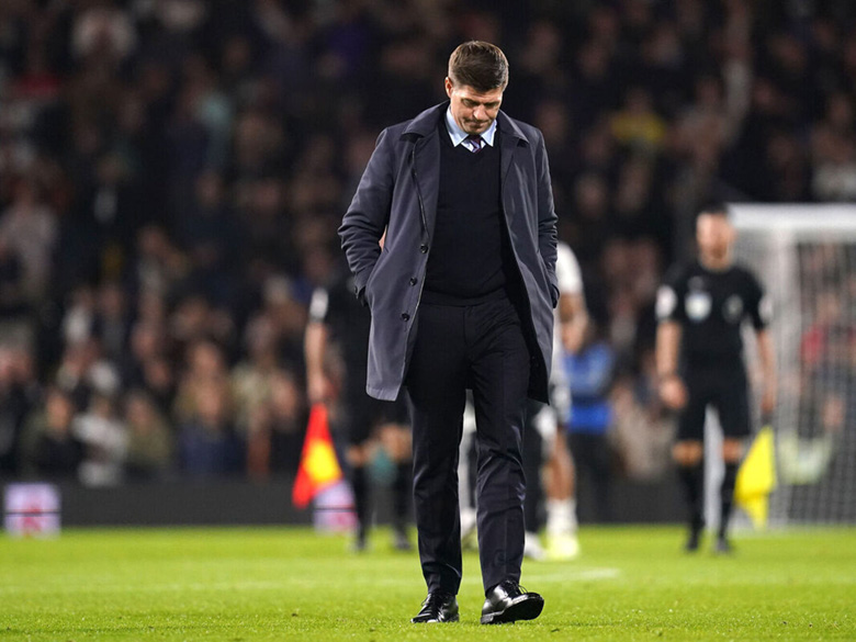 Steven Gerrard bị Aston Villa sa thải sau 11 tháng cầm quân - Ảnh 1