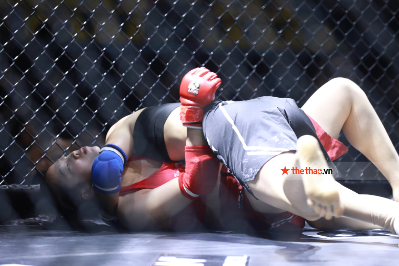 Hot girl MMA Phạm Thị Nhung thắng trong 90 giây, lọt vào chung kết Lion Championship - Ảnh 5