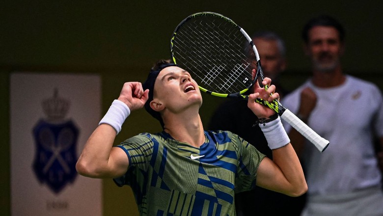 Tay vợt 19 tuổi Holger Rune gây sốc trước Tsitsipas ở chung kết Stockholm Open - Ảnh 2