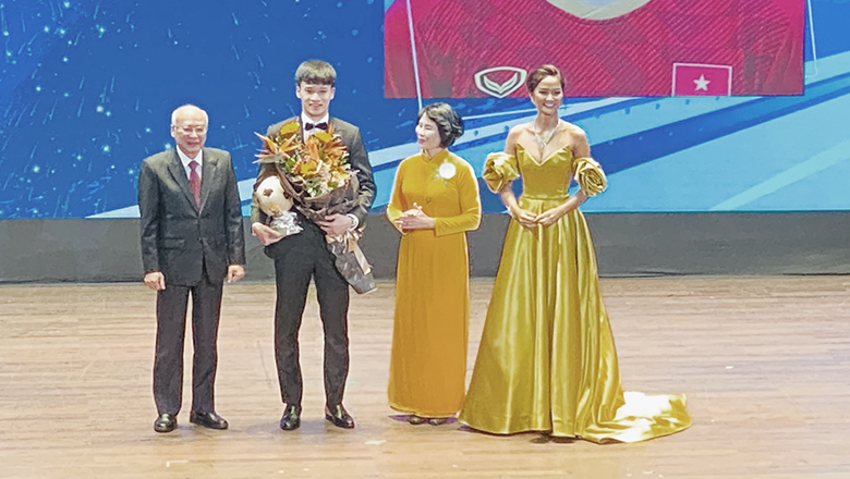 Quả bóng vàng Việt Nam 2022 có 12 nội dung trao thưởng - Ảnh 1