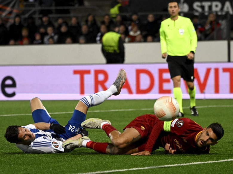 Kết quả HJK vs Roma: VAR cứu thua, Giallorossi níu kéo hy vọng đi tiếp - Ảnh 1