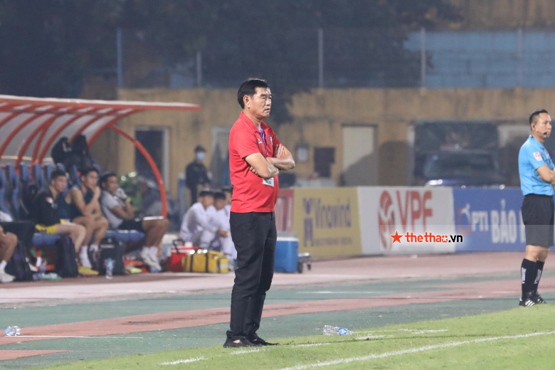 Cha con bầu Hiển xuống động viên cả đội SHB Đà Nẵng sau trận thua Hà Nội FC - Ảnh 2