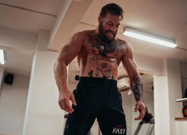 McGregor khoe thân hình 'vai u, thịt bắp' cho ngày tái xuất UFC - Ảnh 2
