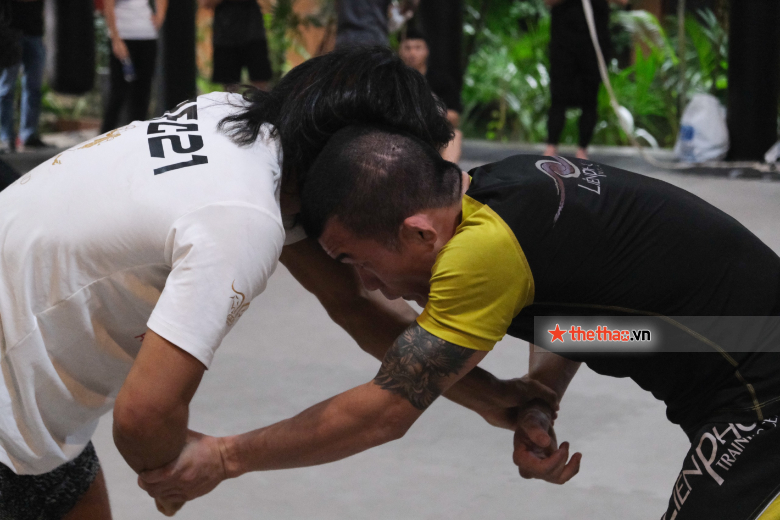 Võ sĩ UFC giao lưu tại võ đường MMA của Johnny Trí Nguyễn - Ảnh 3