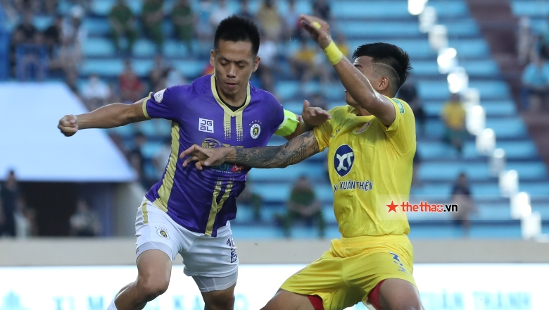 Văn Quyết nghỉ thi đấu hết mùa giải V.League 2022 - Ảnh 1