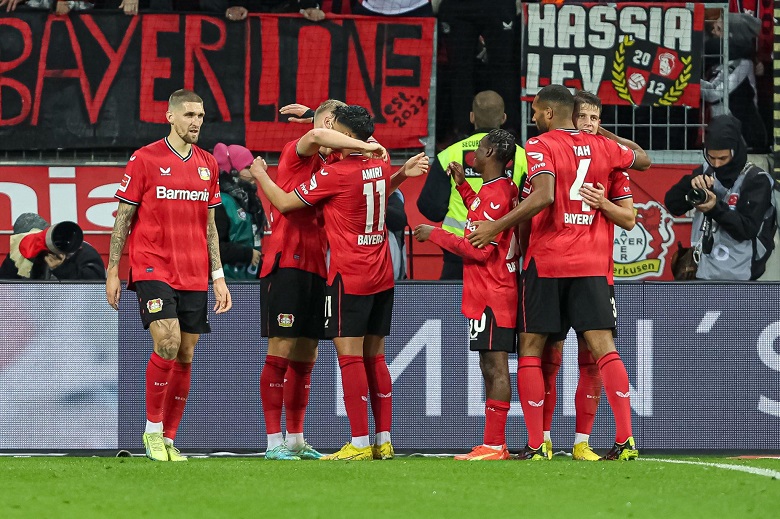 Leverkusen của HLV Alonso thắng đội đầu bảng 5-0, Bayern Munich 'ngư ông đắc lợi' - Ảnh 1