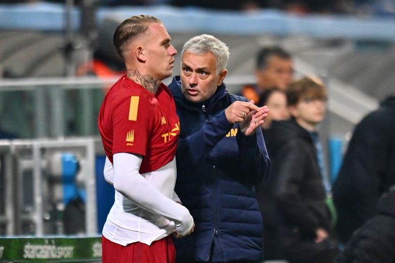 Mourinho vạch mặt cầu thủ phản bội ở Roma, yêu cầu ra đi ngay lập tức - Ảnh 2