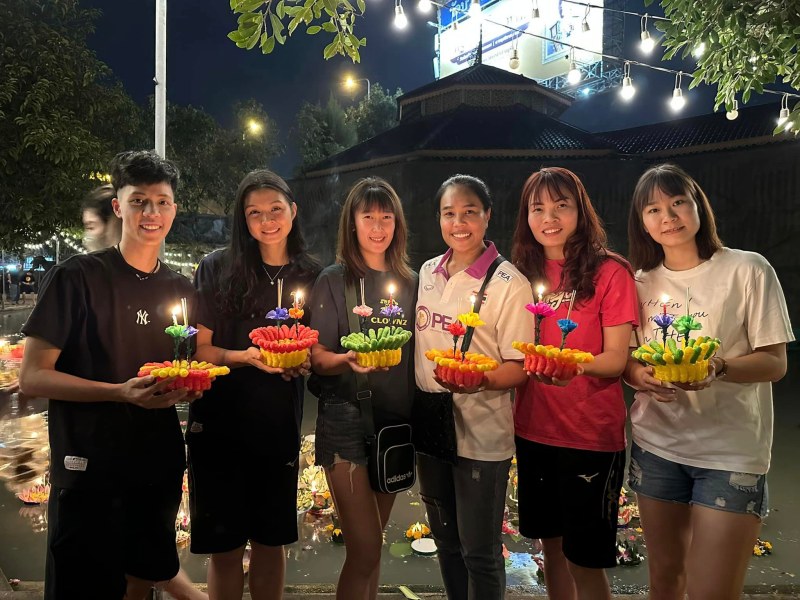 Ngôi sao bóng chuyền Thái Lan đưa dàn người đẹp Kinh Bắc dự lễ hội hoa đăng - Ảnh 1