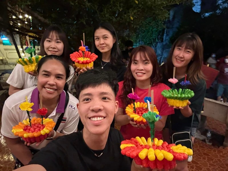 Ngôi sao bóng chuyền Thái Lan đưa dàn người đẹp Kinh Bắc dự lễ hội hoa đăng - Ảnh 2