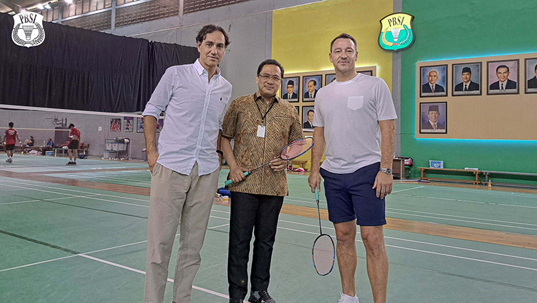 John Terry và Alessandro Nesta tới thăm ĐT cầu lông Indonesia - Ảnh 2