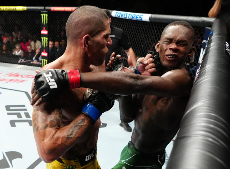Pereira hạ Adesanya ở hiệp 5, giành đai UFC hạng cân Middleweight - Ảnh 1