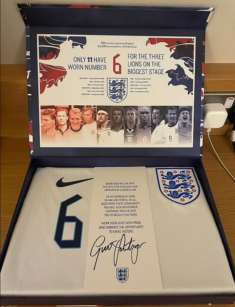 Sao ĐT Anh nhận quà World Cup đặc biệt từ Hoàng tử William - Ảnh 1