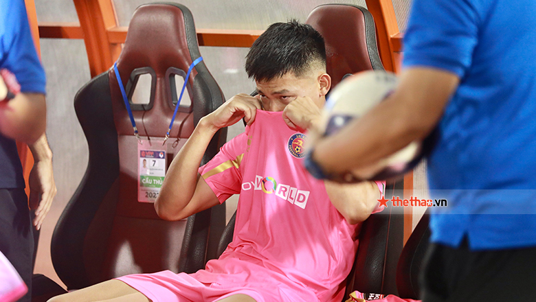 Chùm ảnh: Cầu thủ ôm mặt khóc trong ngày CLB Sài Gòn xuống hạng  - Ảnh 7