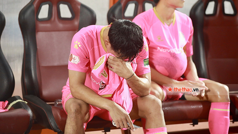 Chùm ảnh: Cầu thủ ôm mặt khóc trong ngày CLB Sài Gòn xuống hạng  - Ảnh 9