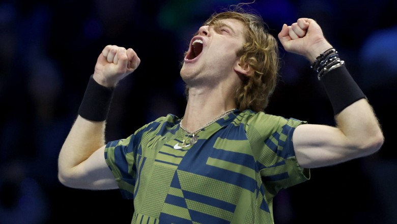 Rublev thắng ngược Tsitsipas, giành tấm vé cuối đến bán kết ATP Finals 2022 - Ảnh 1