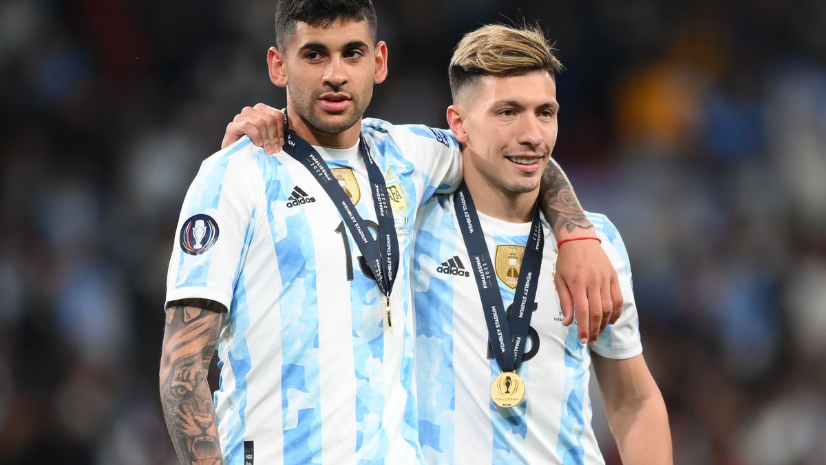 Hé lộ lý do bất ngờ khiến Lisandro Martinez không đá trận đầu World Cup cùng Argentina - Ảnh 2