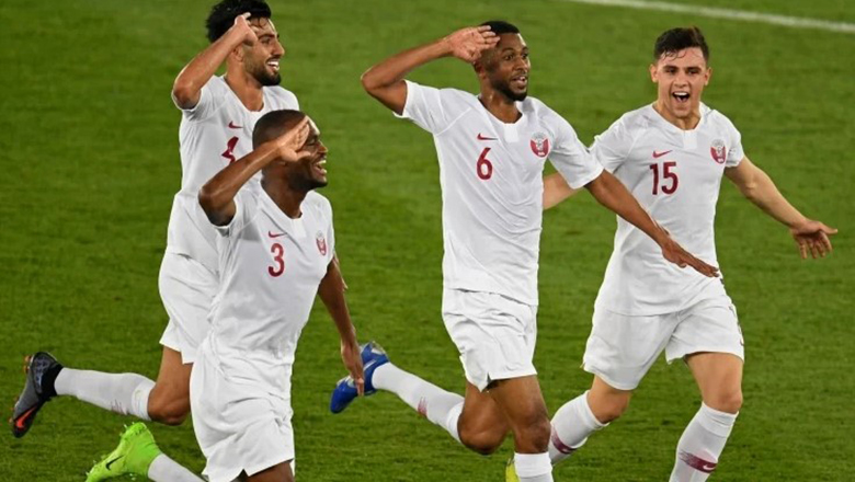HLV ĐT Qatar phản pháo tin đồn hối lộ cầu thủ Ecuador trước thềm trận mở màn World Cup 2022 - Ảnh 1