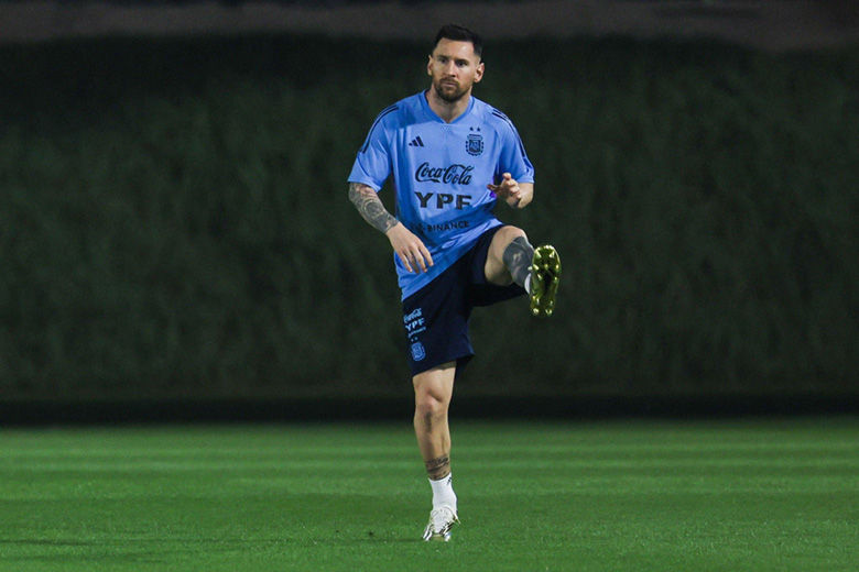 Messi trở lại tập luyện với đồng đội trước trận mở màn World Cup của ĐT Argentina - Ảnh 1
