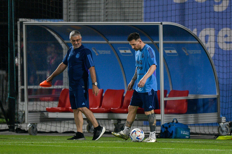 Messi trở lại tập luyện với đồng đội trước trận mở màn World Cup của ĐT Argentina - Ảnh 2