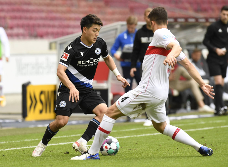 2 cầu thủ Nhật sút tung lưới Đức đang là ngôi sao ở... Bundesliga - Ảnh 1