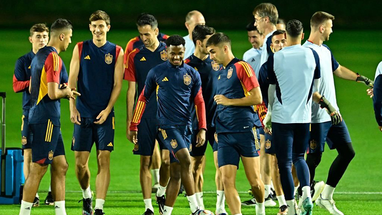ĐT Tây Ban Nha bị FIFA ép mặc trang phục toàn đỏ, gợi nhớ ký ức buồn ở World Cup 2014 - Ảnh 3