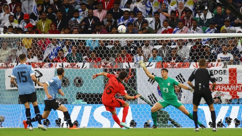 Tiền đạo Hàn Quốc lên tiếng sau pha hỏng ăn khó tin trận gặp Uruguay - Ảnh 1