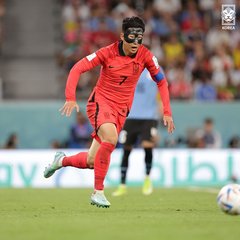 HLV ĐT Hàn Quốc thừa nhận Son Heung Min chơi không tốt ở trận hòa Uruguay - Ảnh 1