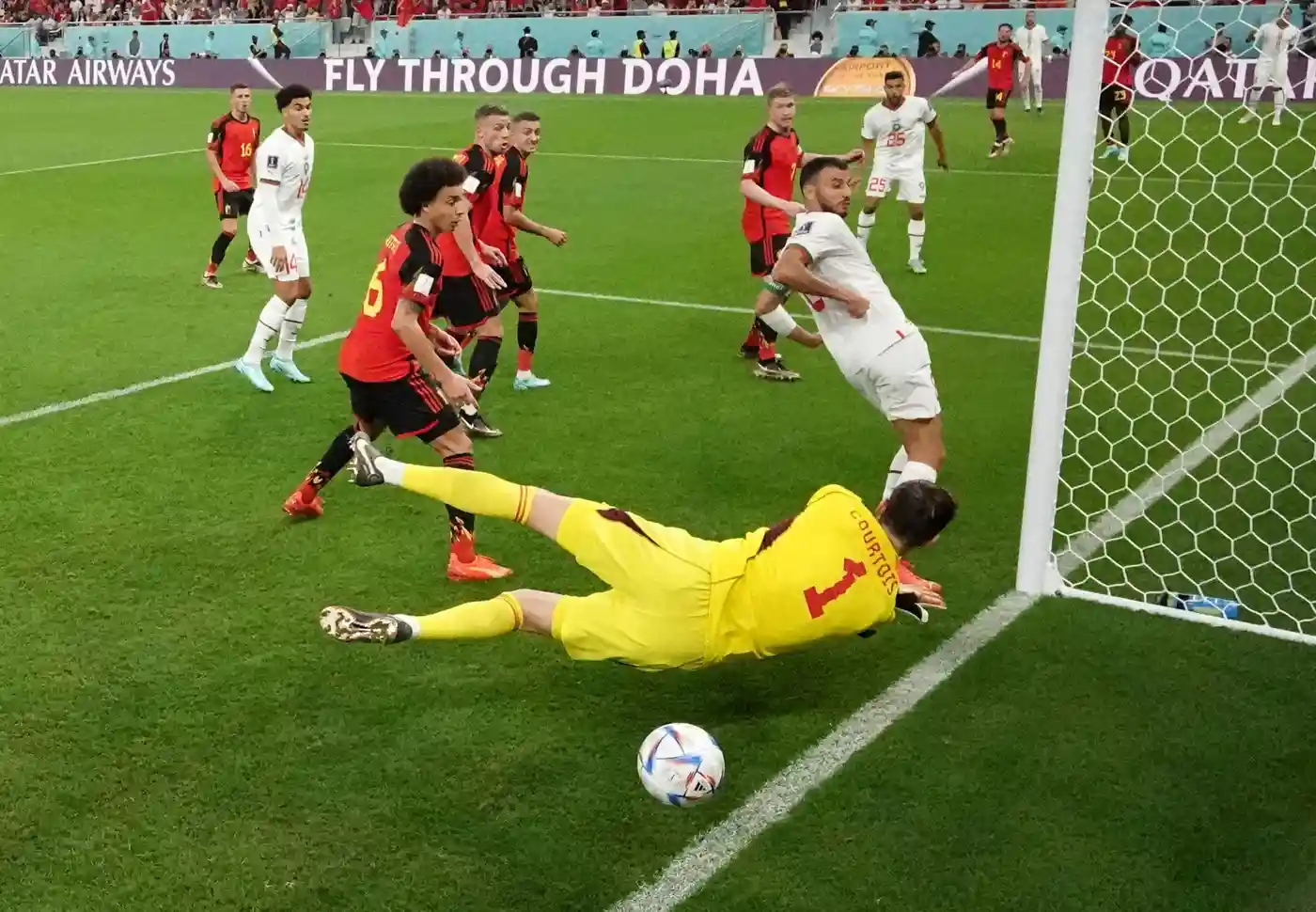 Morocco ghi bàn thắng đầu tiên từ đá phạt trực tiếp ở World Cup 2022 - Ảnh 1