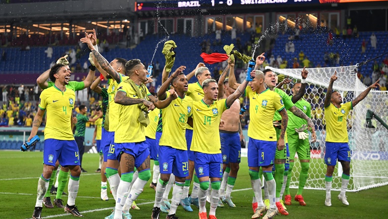 Kaka, Ro 'béo' và dàn huyền thoại Brazil dự khán trận gặp Thụy Sĩ  - Ảnh 2