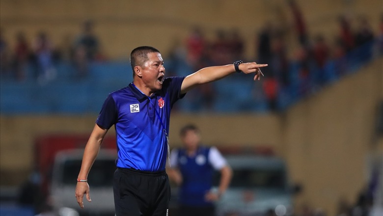 Chu Đình Nghiêm giành giải HLV xuất sắc nhất V.League 2022, Văn Quyết được vinh danh - Ảnh 1