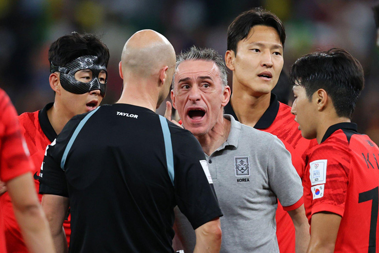 HLV ĐT Hàn quốc xin lỗi học trò vì tấm thẻ đỏ ở trận thua Ghana - Ảnh 2