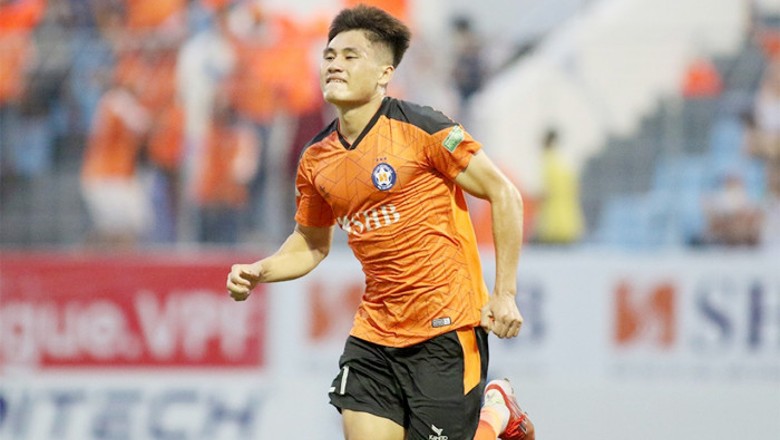 Nguyễn Phi Hoàng là ai? Cầu thủ trẻ xuất sắc nhất V.League 2022 đang khoác CLB nào - Ảnh 2