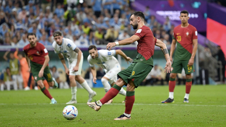 FIFA thừa nhận sai lầm khi Bồ Đào Nha được hưởng phạt đền trận đấu với Uruguay - Ảnh 1