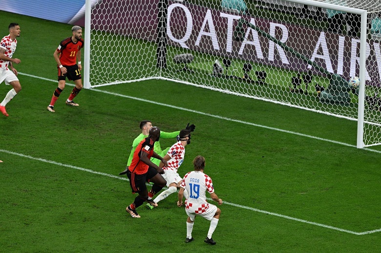 Lukaku sút vào… cột dọc trước khung thành trống ở trận Croatia vs Bỉ - Ảnh 2