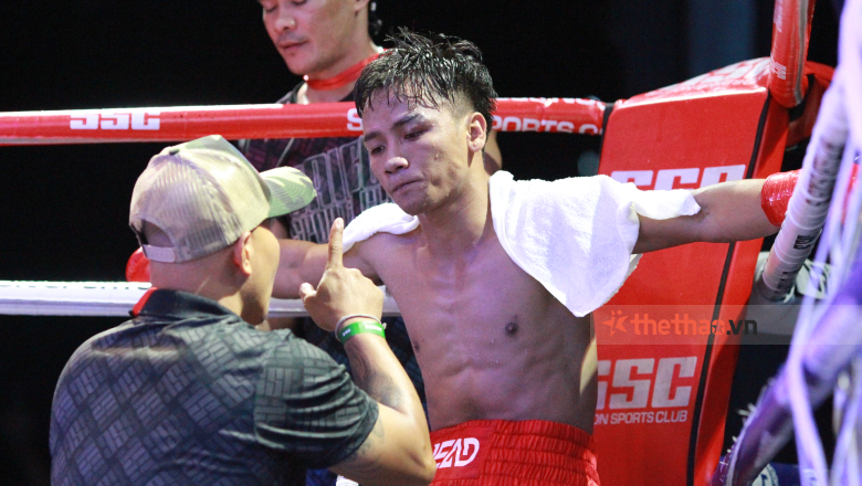 Vì sao Lê Hữu Toàn trượt ngã ở đầu trận bảo vệ đai WBA Asia - Ảnh 1